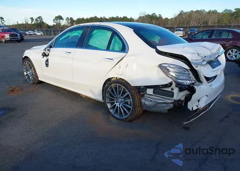 2015 Mercedes-Benz C 400 4Matic z USA, uszkodzony, nr VIN 55SWF6GB6FU017963